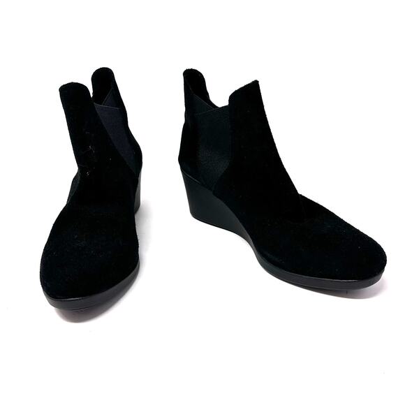 Crocs Size 7.5 Wedge Boot Black Slip On 2.5" Heel Comfort Bootie Casual Everyday - Picture 1 of 9